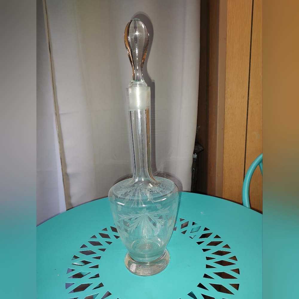 Glass Decanter with Stopper